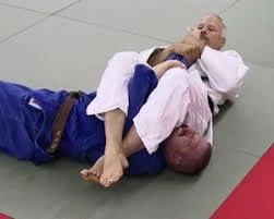 Illustrated sequence of Juji-gatame, the cross armlock.